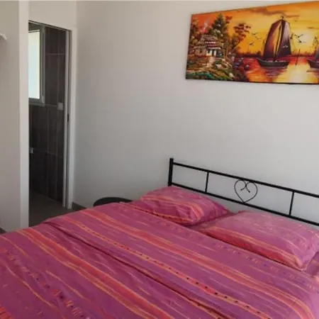 Au Pied De La Foret Apartment