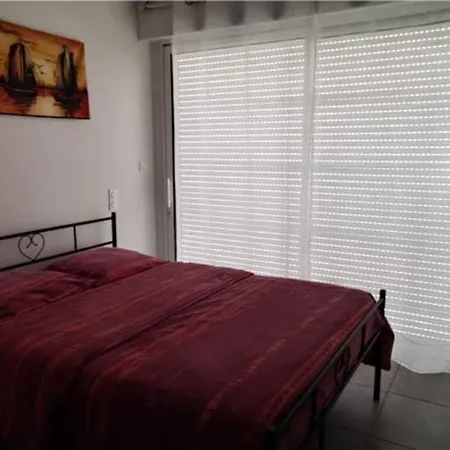 Au Pied De La Foret Apartment *